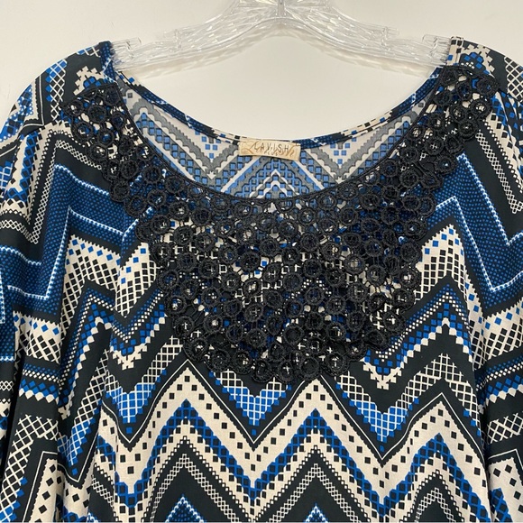 LAVISH Blouse Geometric Pattern Embroidered Neckline Blue Black Plus Size 2X - Picture 7 of 9